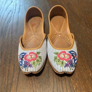 Floral Embroidered Women's Flats